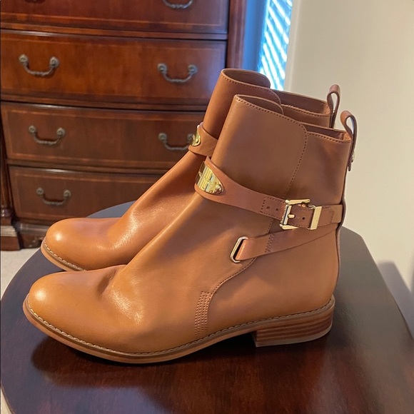 Chic Michael Kors Tan Leather Ankle Booties - Picture 5 of 9